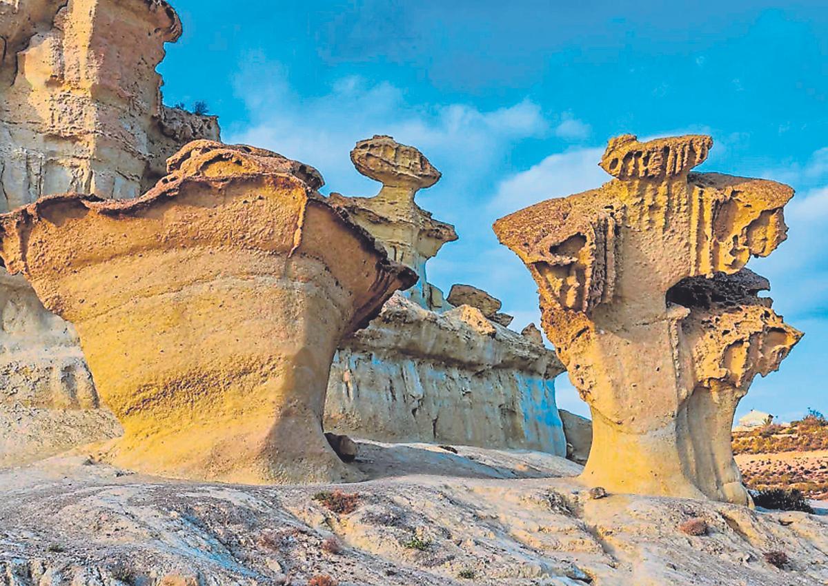Gredas de Bolnuevo, lugar geológico visitadotradicionalmente por su gran belleza.