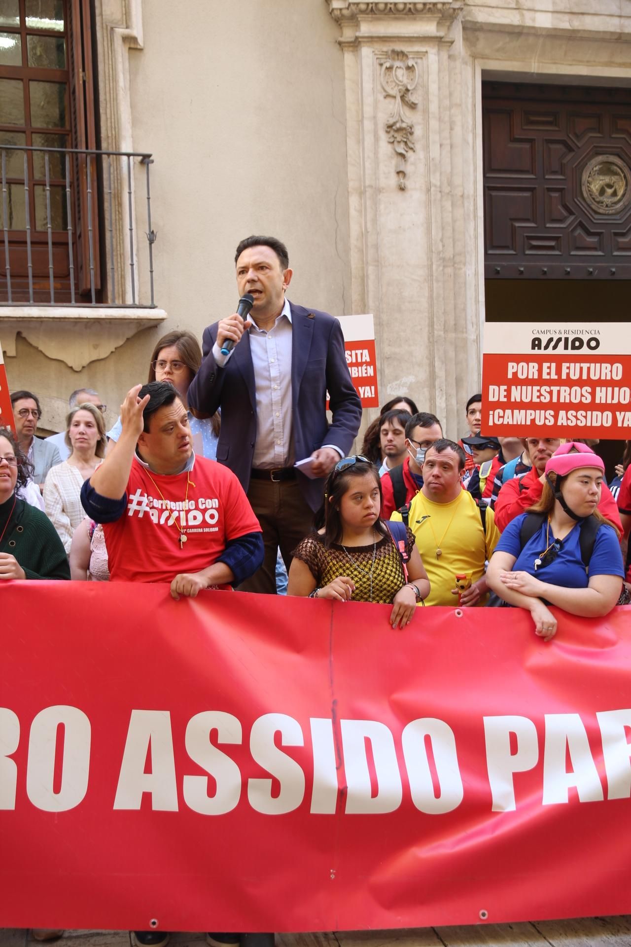 Concentración de Assido en Murcia ante la CHS