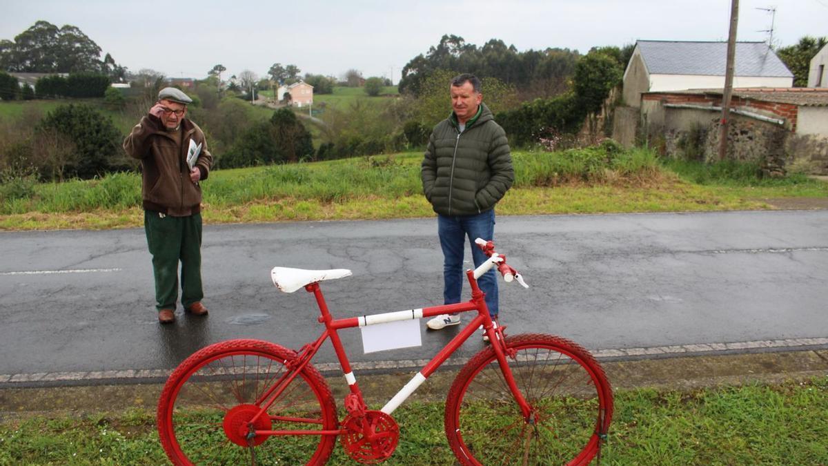 Los vecinos Julio César García y Jesús Iglesias.