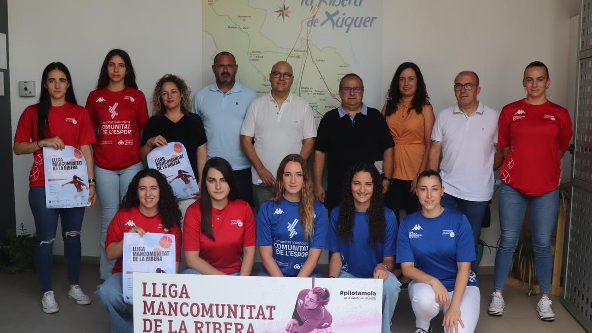 La presentación de la liga se ha celebrado en la sede de la Mancomunitat de la Ribera Alta, en Alzira, esta mañana.