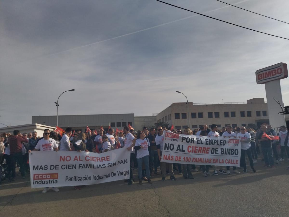 Manifestación contra el cierre de la histórica factoria de Bimbo en El ...