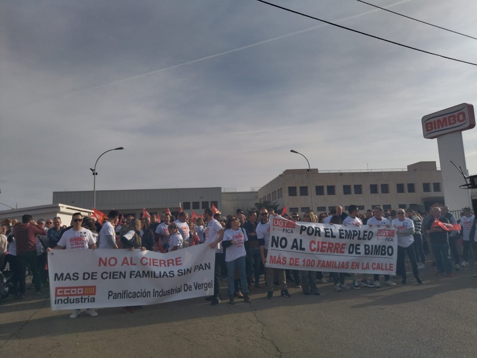 Manifestación contra el cierre de la histórica factoria de Bimbo en El Verger