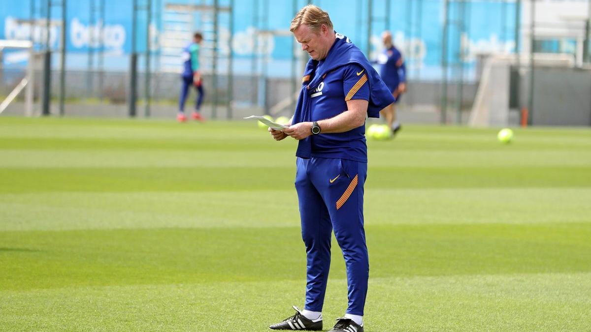 Koeman, en el entrenamiento del Barça en la ciudad deportiva.