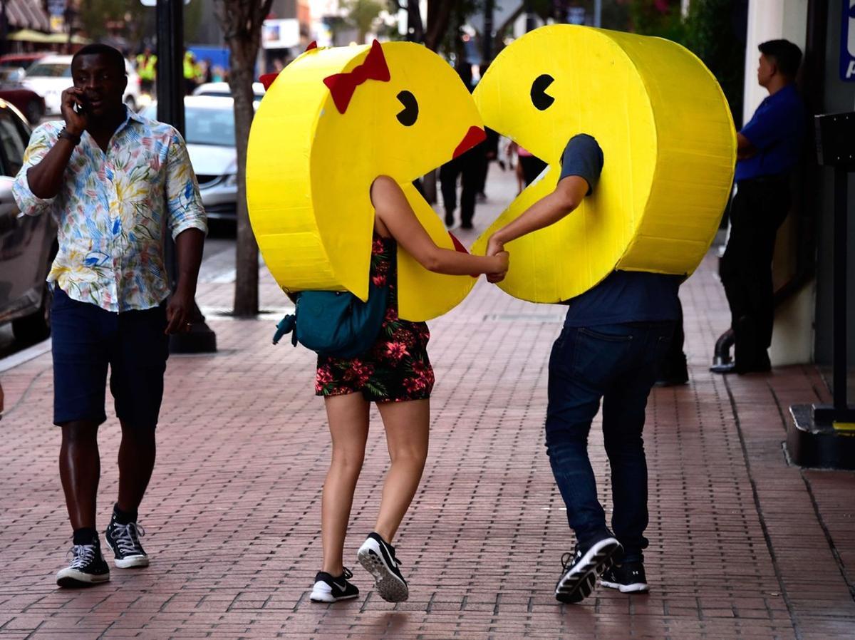 SAN DIEGO  CA - JULY 22  Pac-Man and Ms Pac-Man cosplayers attend Comic-Con International on July 22  2016 in San Diego  California    Frazer Harrison Getty Images AFP    FOR NEWSPAPERS  INTERNET  TELCOS   TELEVISION USE ONLY