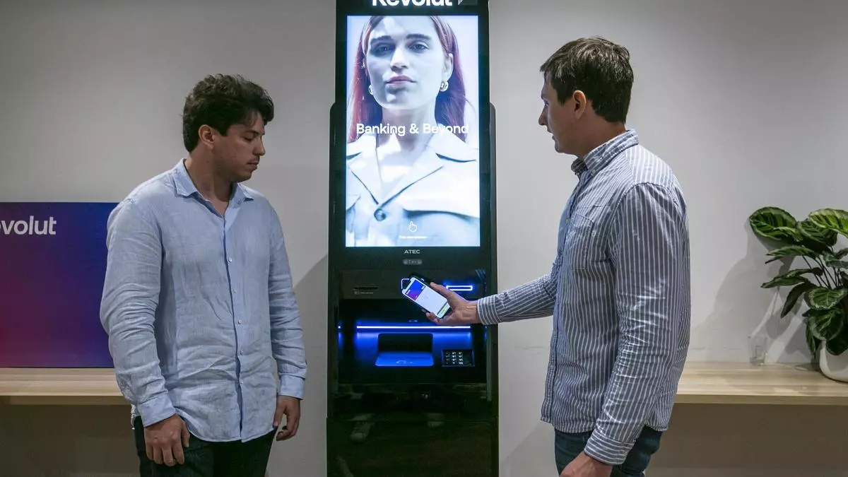 Todos los cambios de Revolut: cómo son y cómo funcionan los nuevos cajeros automáticos