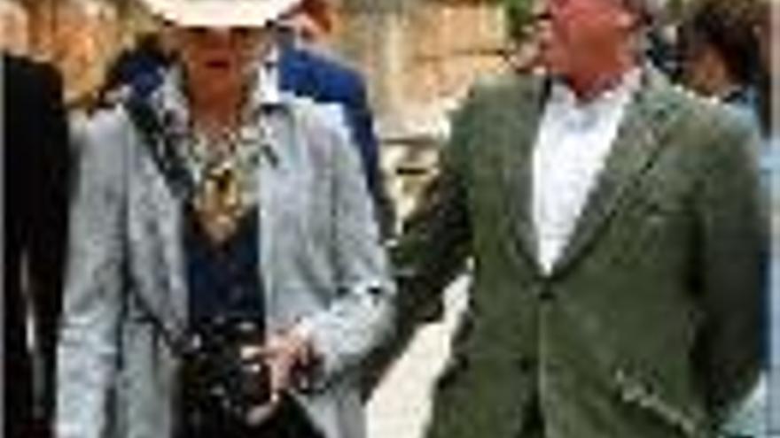 La infanta Helena es passeja com una turista més per l&#039;Alhambra de Granada