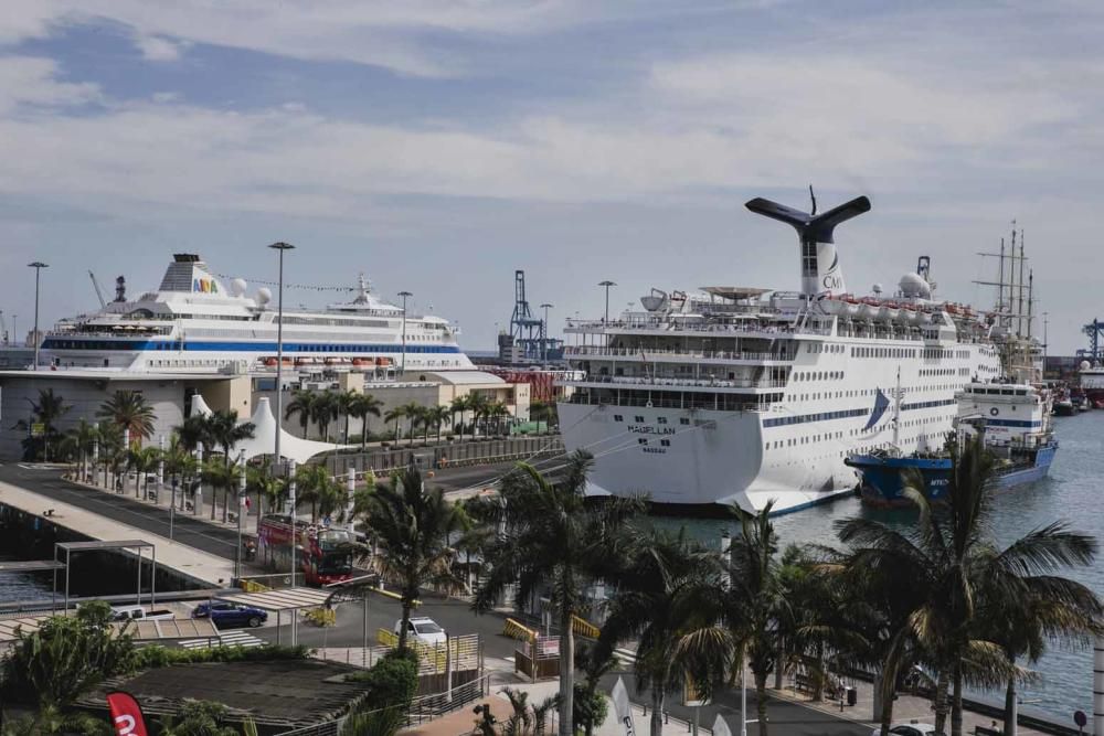 LLegada de cruceros al muelle Santa Catalina