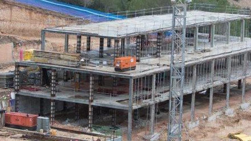 Las obras han sido paralizadas sólo de forma parcial y temporal por el Ayuntamiento de Sant Joan.