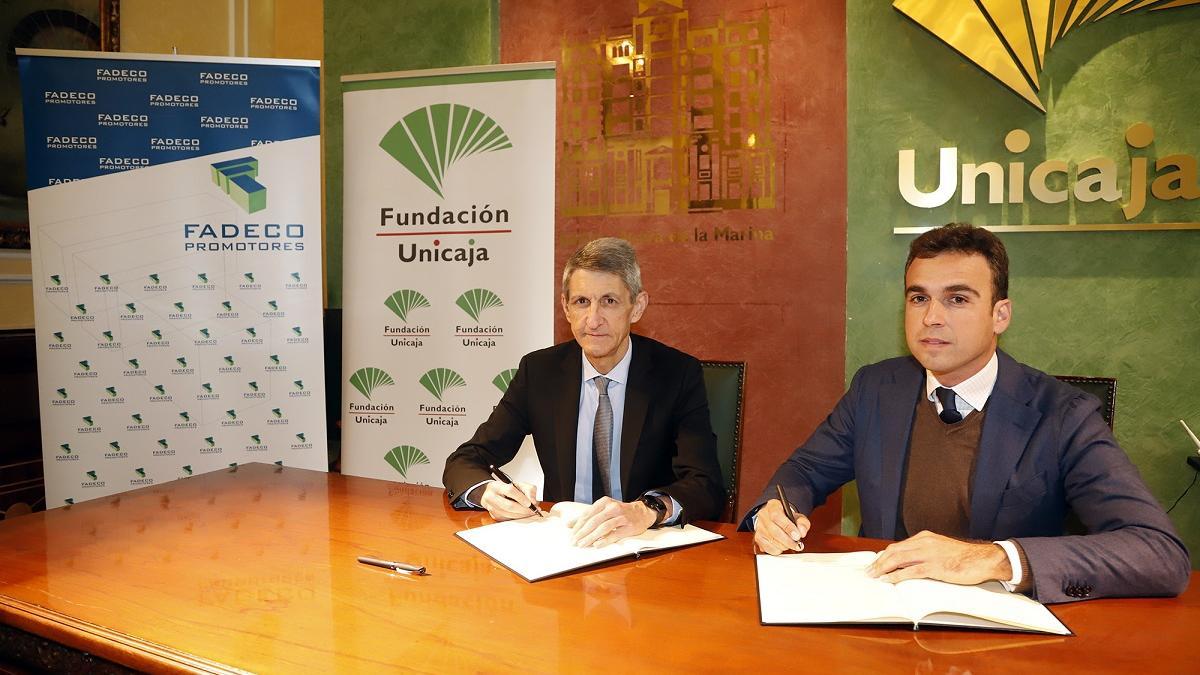 José M. Domínguez e Ignacio Peinado, en firma del acuerdo entre la Fundación Unicaja y Fadeco.