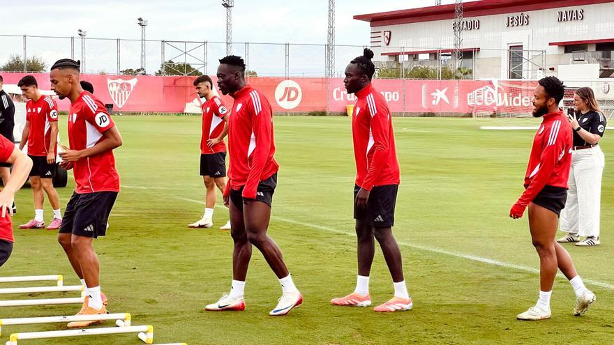Ni lesiones ni fatiga: los ocho internacionales del Sevilla llegan listos para el Espanyol