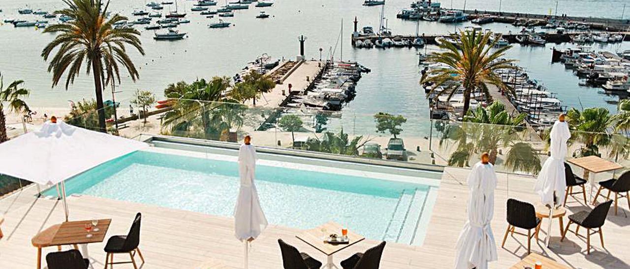 Vista del área de la piscina del hotel Honucai. | GALLERY HOTELES