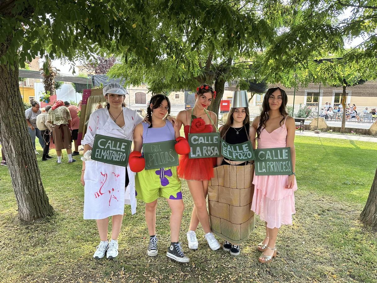 Desfile de disfraces y carros en ls fiestas de El Perdigón