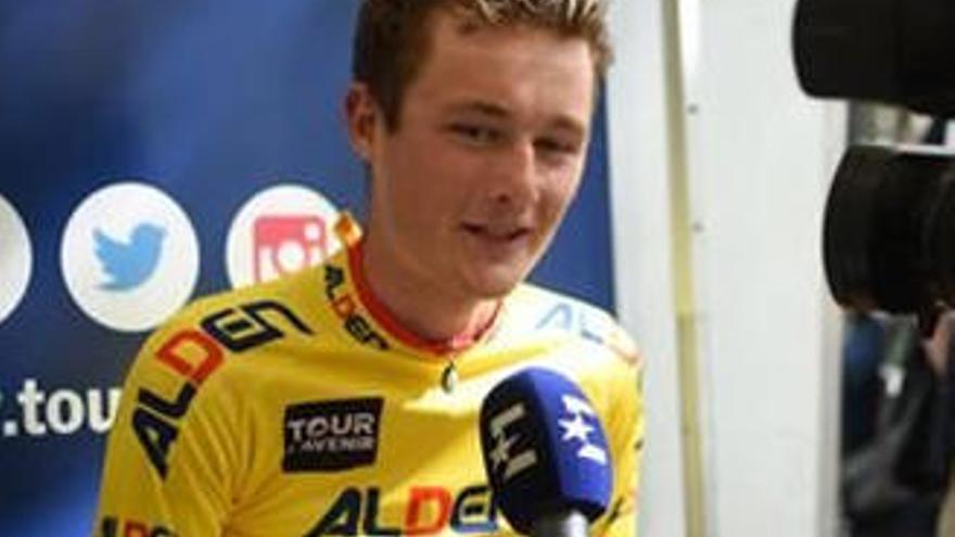 El ciclista Mathias Norsgaard se fractura la tibia al ser golpeado por un coche