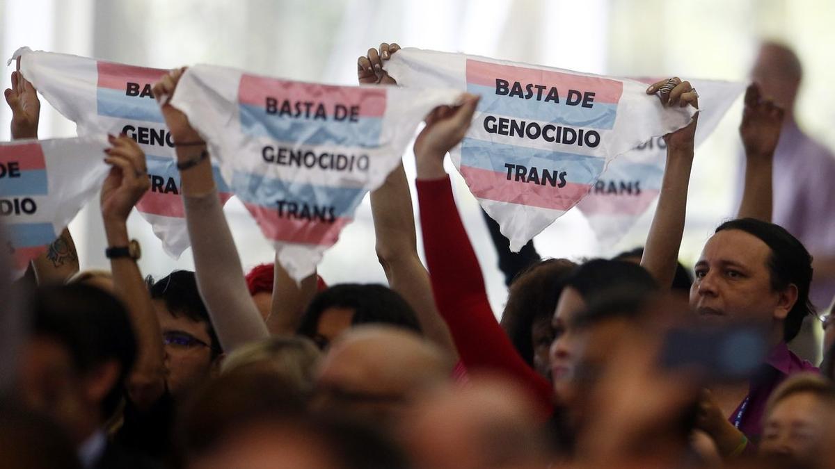 Manifestación por los derechos trans en Medellín, Colombia.