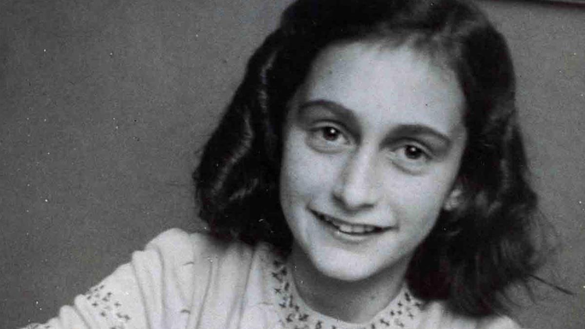 Una investigación acusa a un notario judío de traicionar a Ana Frank