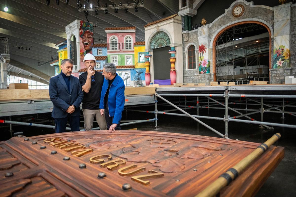 El escenario del Carnaval de Santa Cruz de Tenerife, casi a punto.