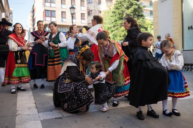 GALERÍA | Desfile de indumentaria tradicional en Zamora