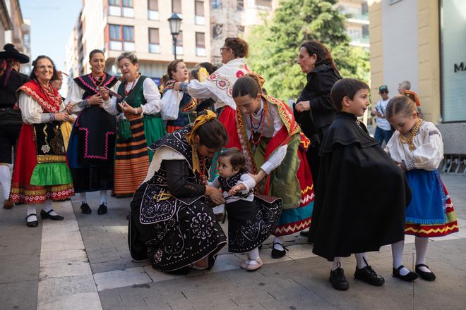 GALERÍA | Desfile de indumentaria tradicional en Zamora