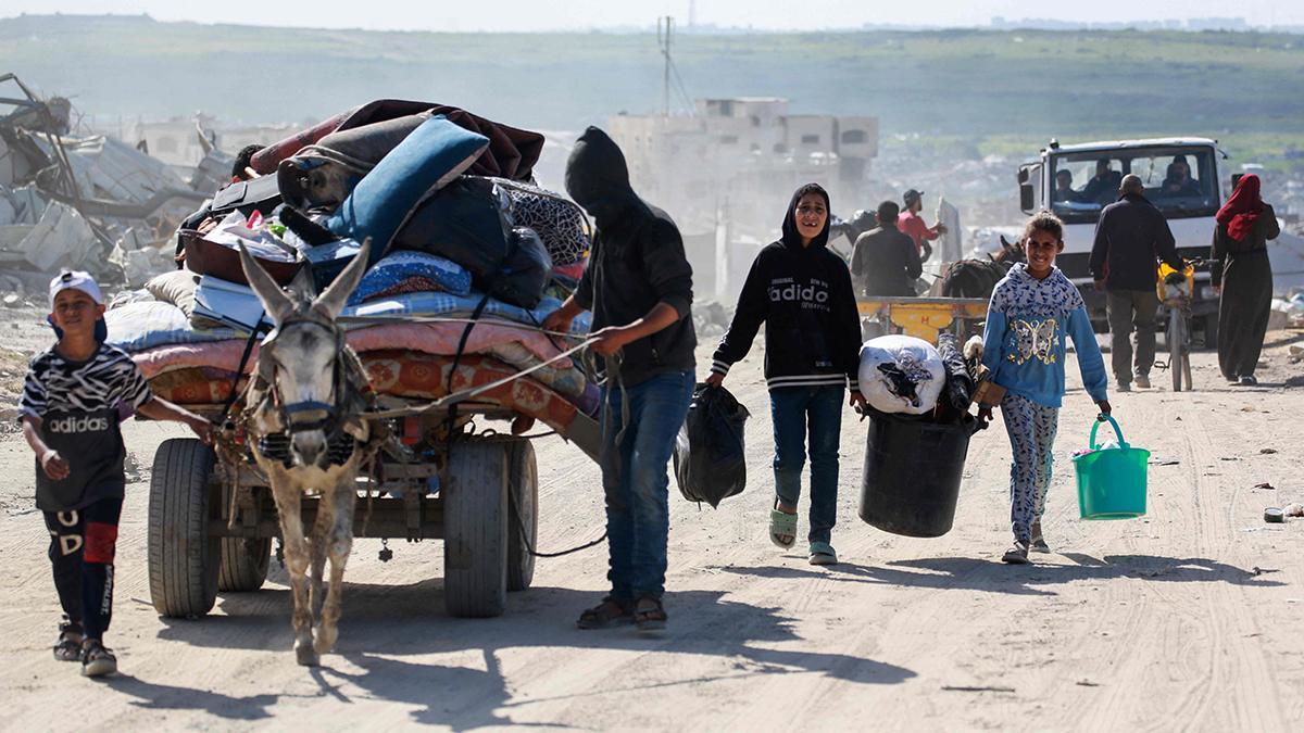 Palestinos abandonan Beit Hanun, en la Franja de Gaza, ante los avisos de ataque de Israel Palestinos abandonan Beit Hanun, en la Franja de Gaza, ante los avisos de ataque de Israel