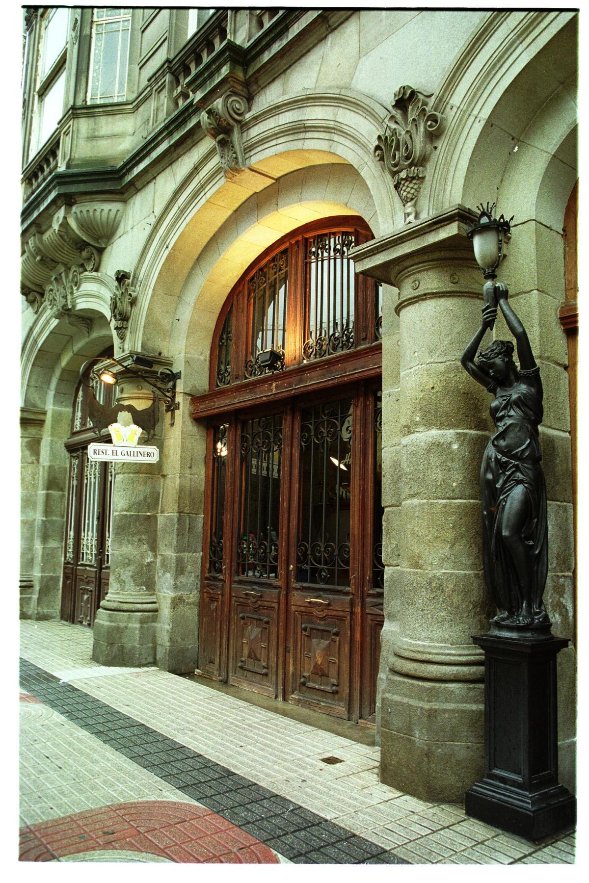 Fachada del restaurante 'El Gallinero', en Vigo. (Foto de archivo, año 2009)