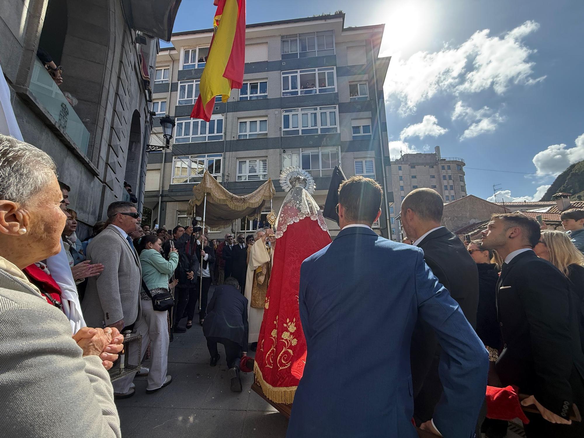 Así vivió Candas el cierre de su Semana Santa con la Procesion del Encuentro