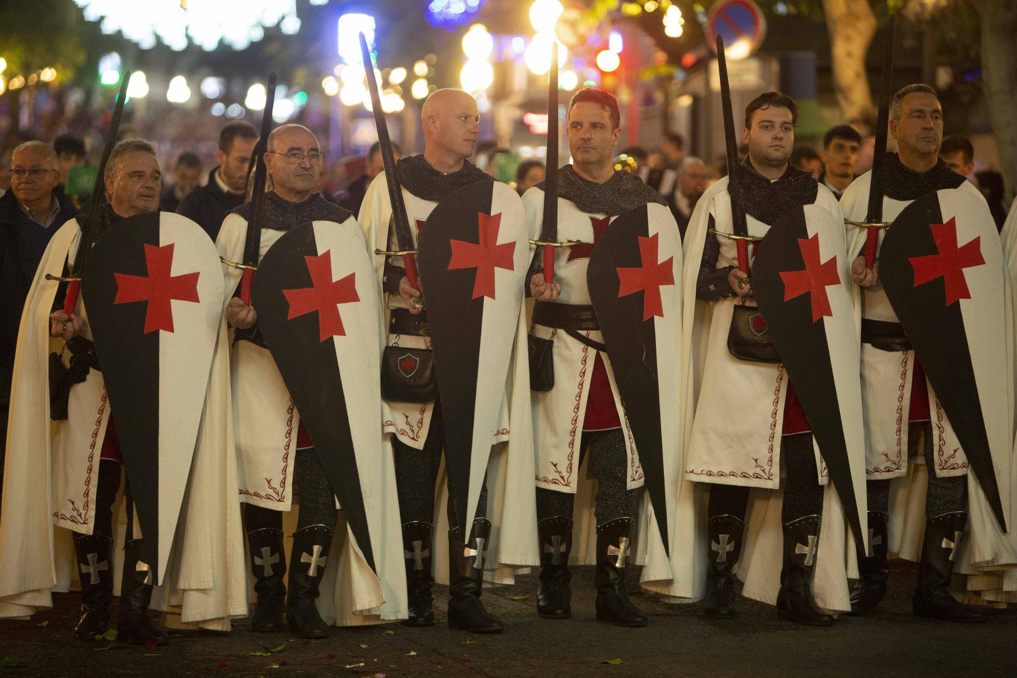 La Entrada Mora y Cristiana vuelve a desfilar por Alicante