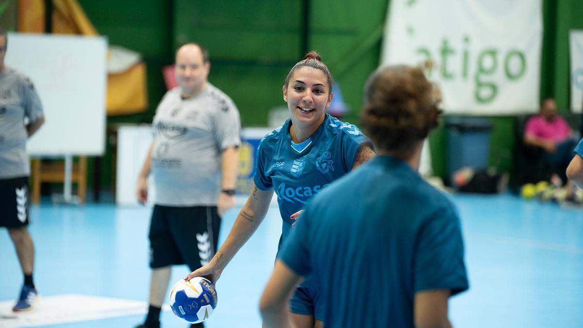 Arinegua Pérez durante un entrenamiento con el Rocasa