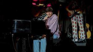 Iñigo Quintero actúa en el concierto solidario ‘CADENA 100 Por Ellas’, en el WiZink Center, a 20 de octubre de 2023, en Madrid (España).