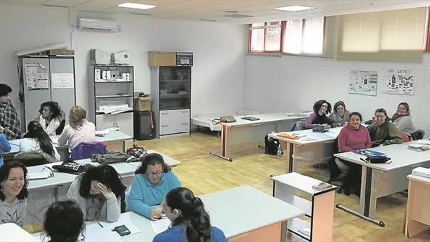 Quince alumnas del Valle del Jerte participan en un curso de atención sociosanitaria