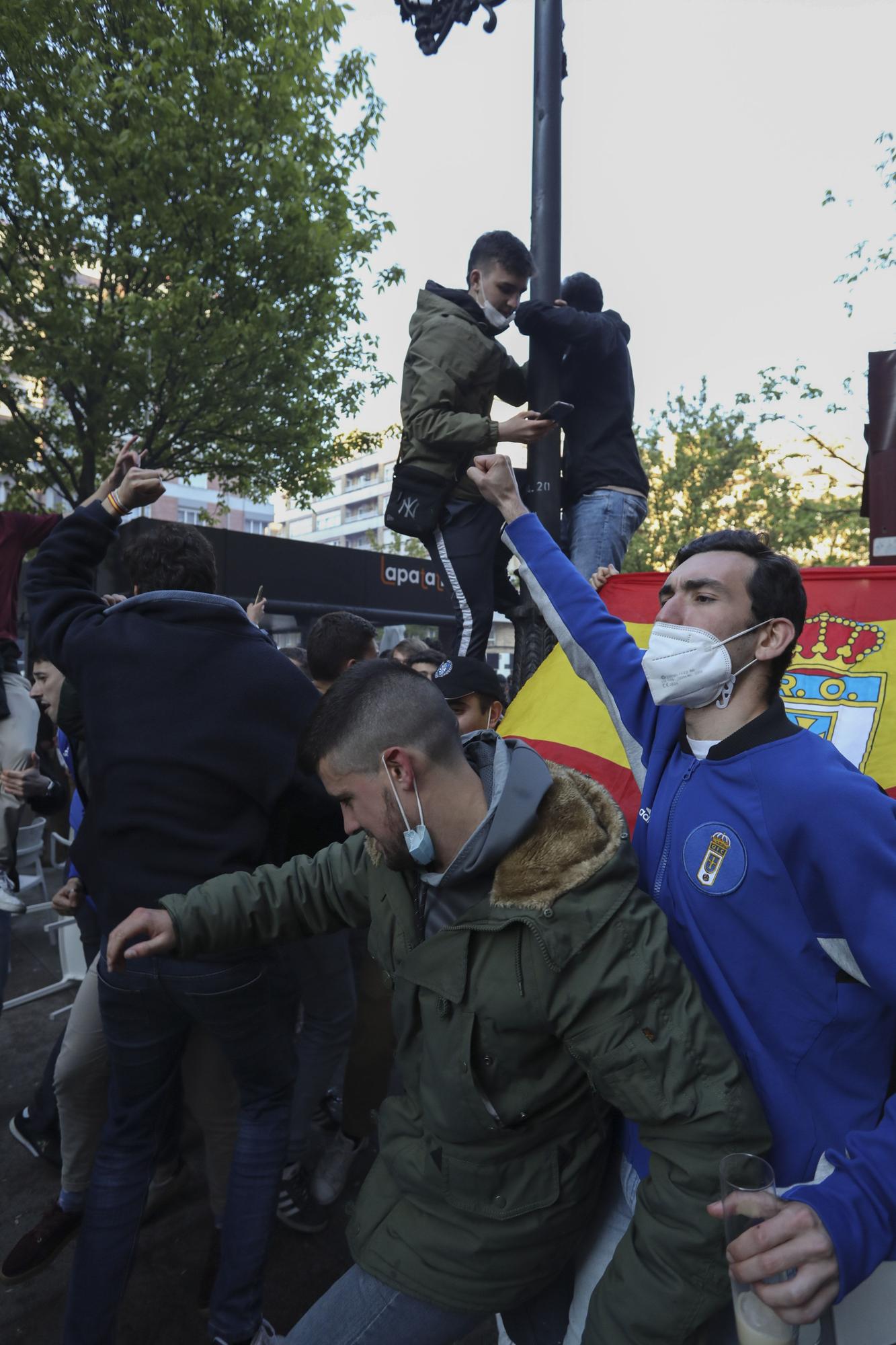 El ambiente en Oviedo durante el derbi