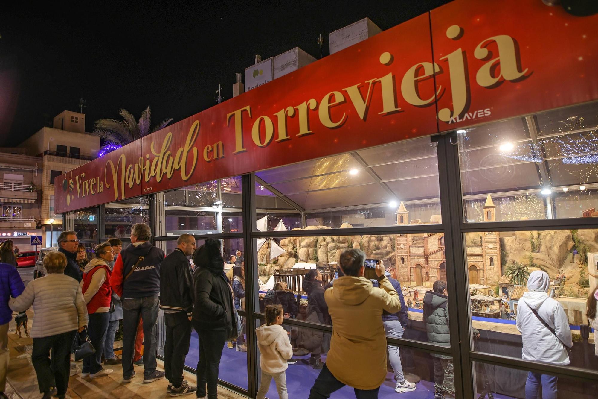 Inauguración del Belén Municipal e iluminación navideña en Torrevieja