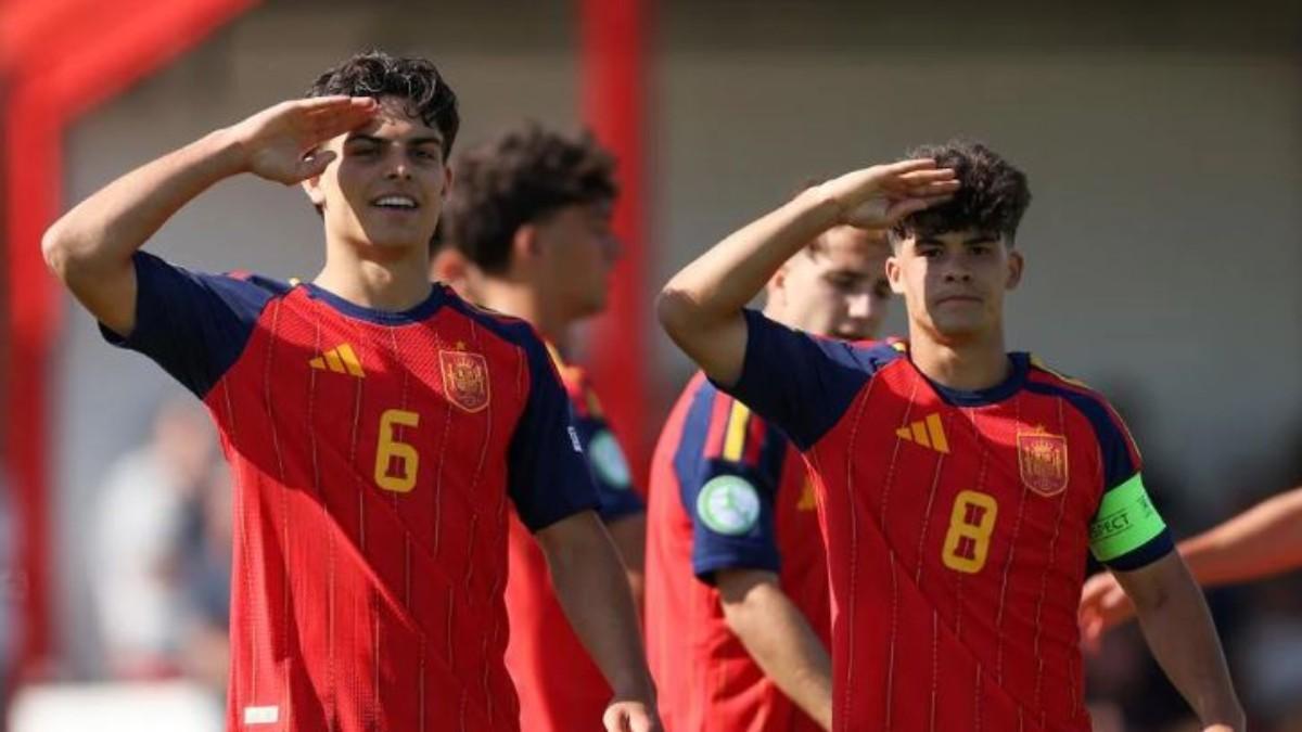Xavi Espart y Quim Junyent celebran el 1-0 de España