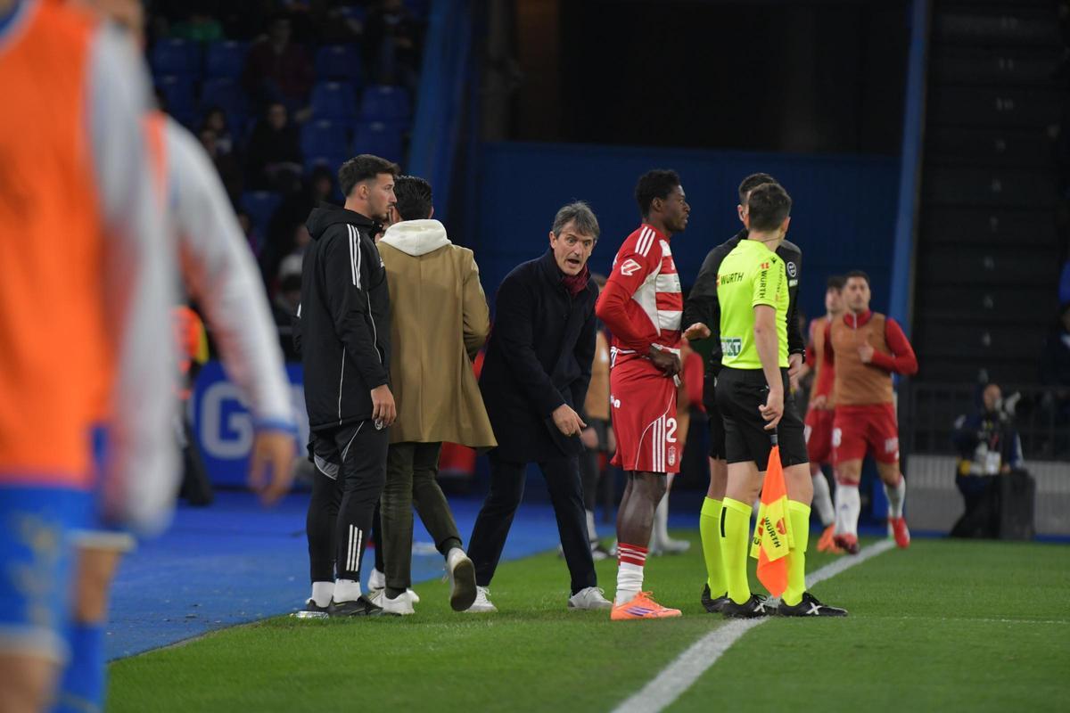 Un Dépor estéril cae ante el Granada en Riazor (0-2)