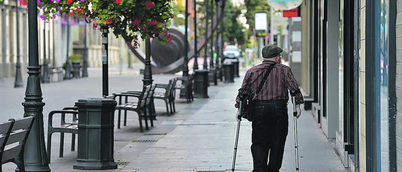 El número de canarios que cobran de fondos públicos alcanza ya los 840.000