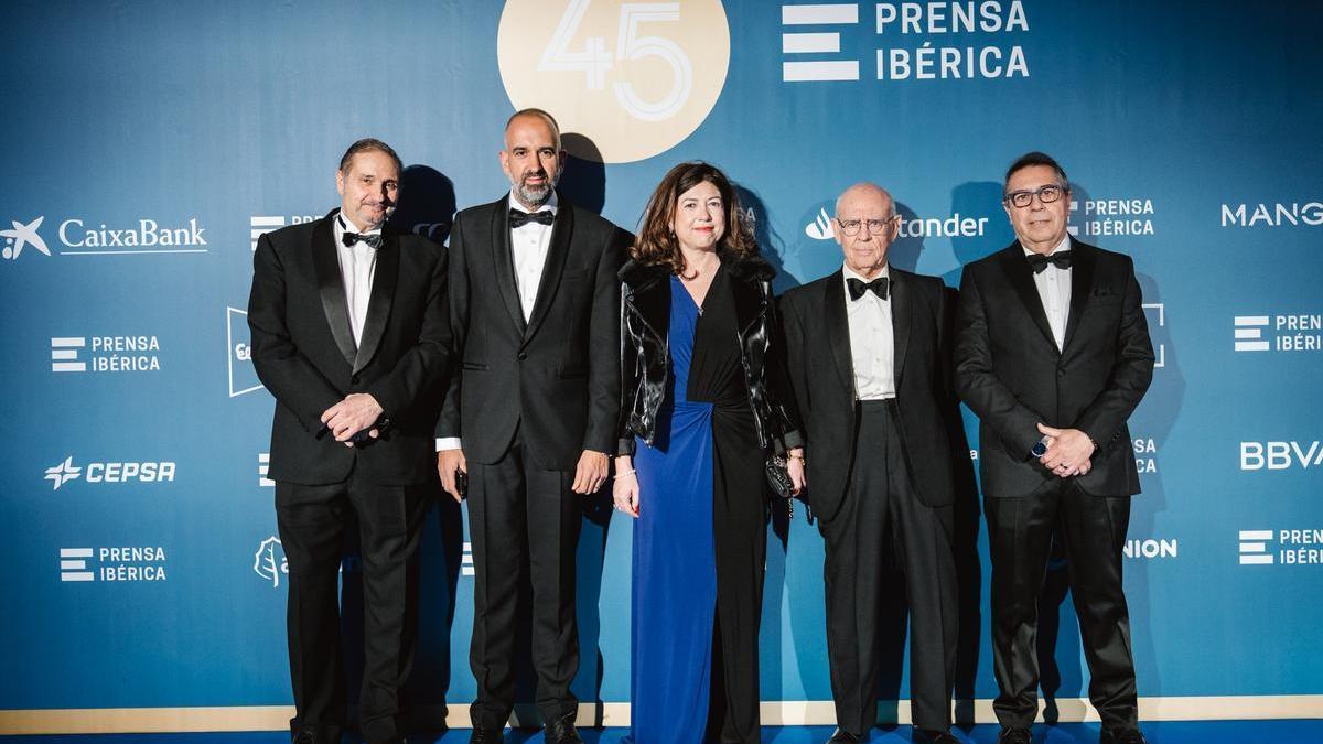 Alejandro Sopeña, director de Nuevos Proyectos de Prensa Ibérica; Adrián Ivorra, director general audiovisual de Prensa Ibérica; Irene Lanzaco, directora general de AMI; Jesús Prado, consejero de Prensa Ibérica, y Nicolás Espada, subdirector general de Contenidos de Prensa Ibérica en Aragón.