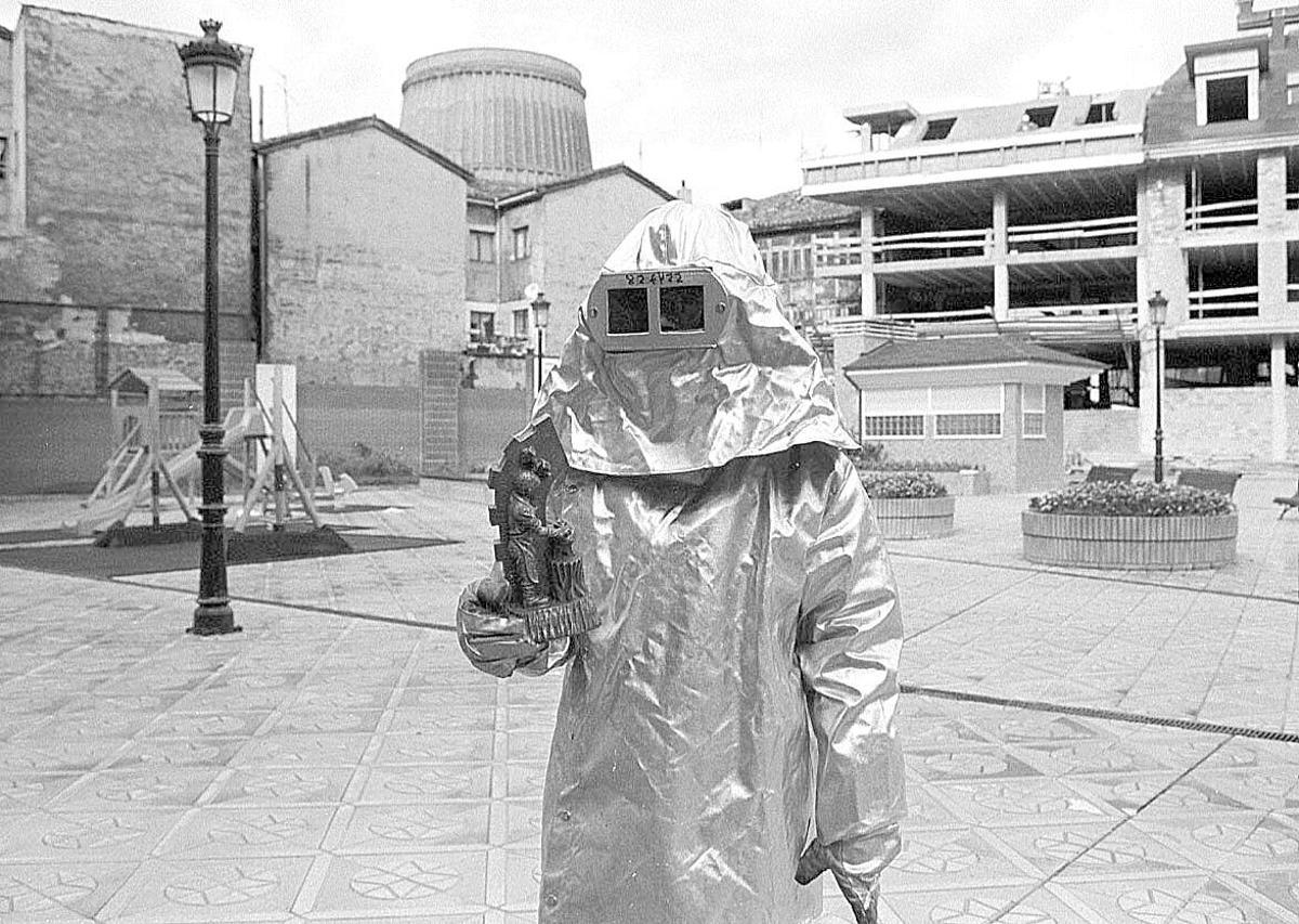 Una protesta de Blanco, con el anterior traje, en 1999.