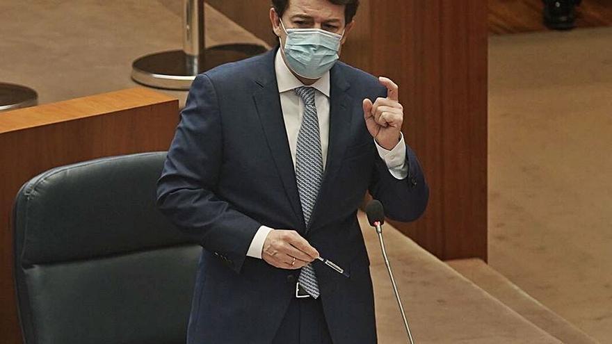 El presidente de la Junta, Alfonso Fernández Mañueco, durante el pleno de las Cortes de Castilla y León. | Ical