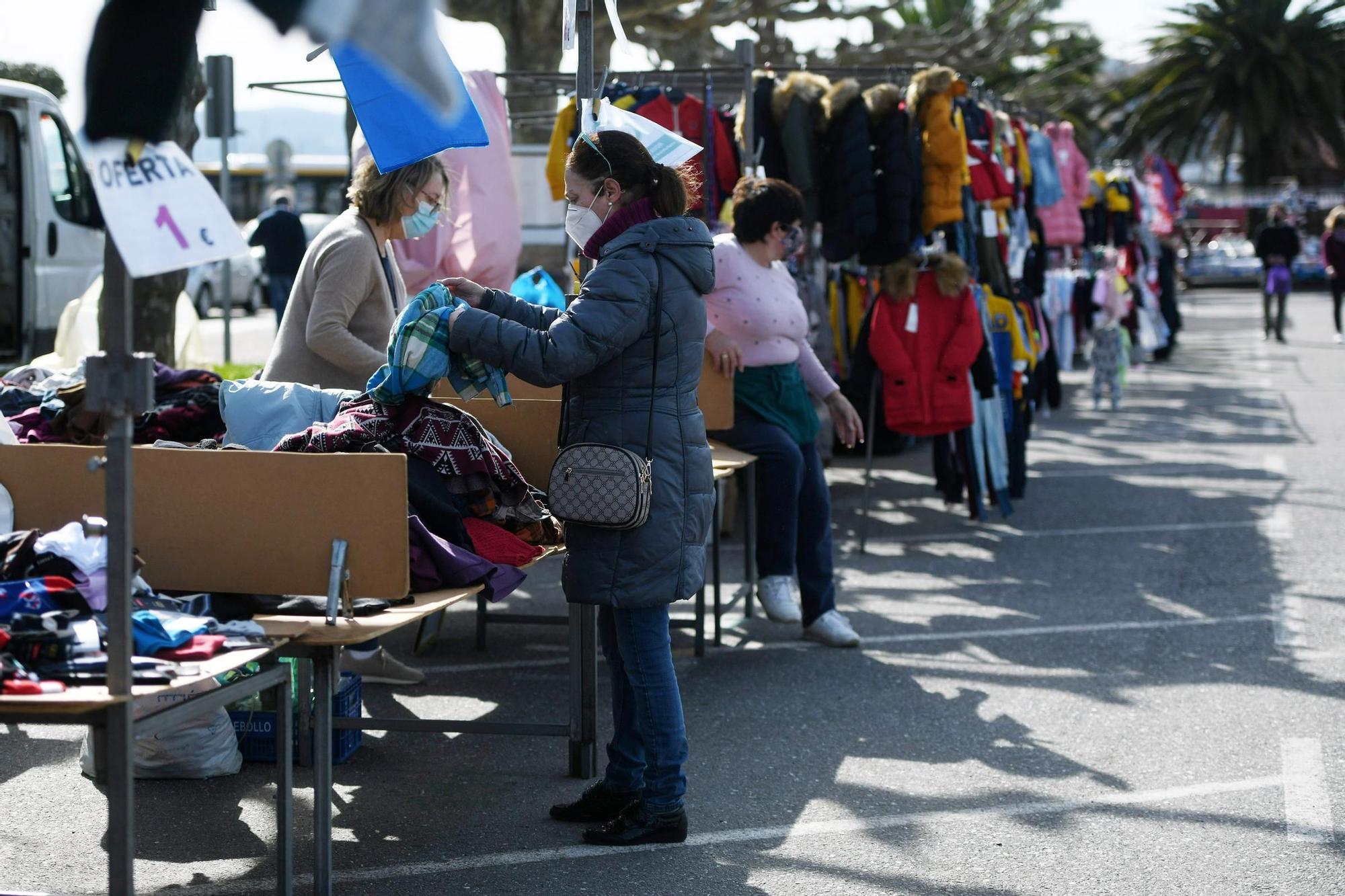 El mercadillo de Baltar, sin clientes por las restricciones