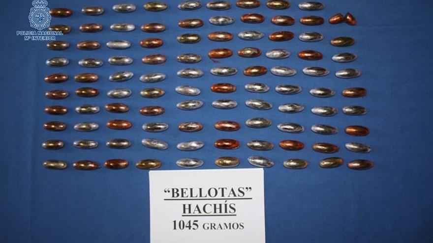 Detenidos en Badajoz dos jóvenes que portaban 99 bellotas de hachís