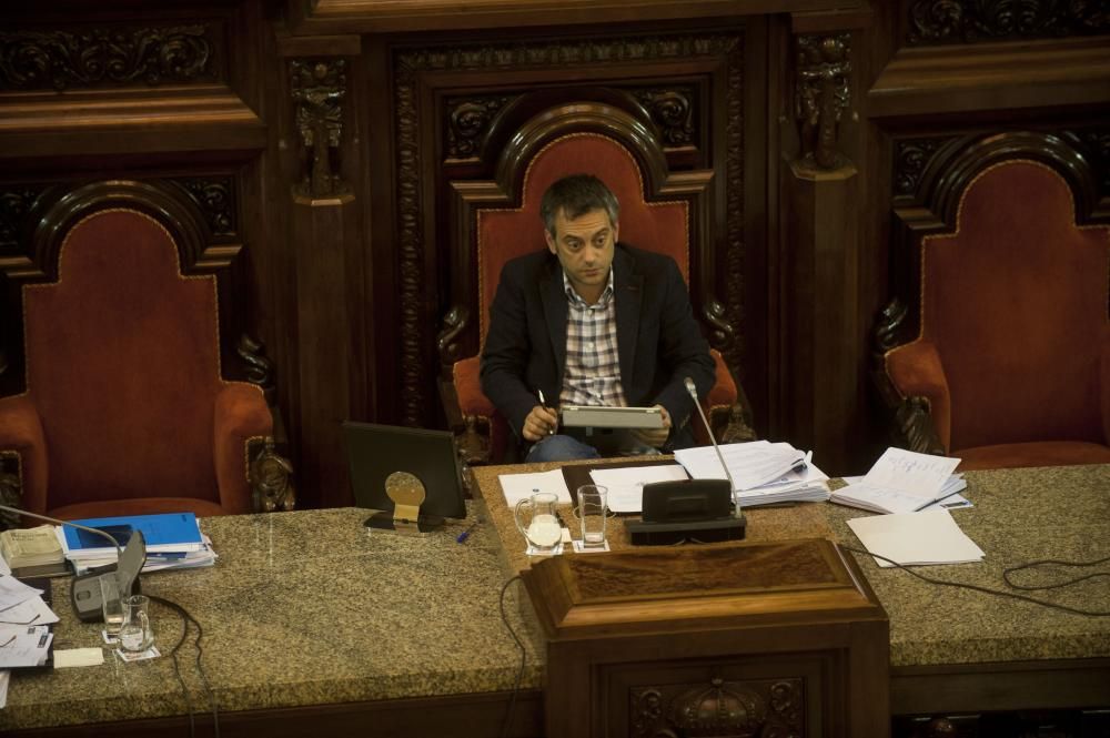 El pleno aprueba abonar pagos pendientes del IMCE