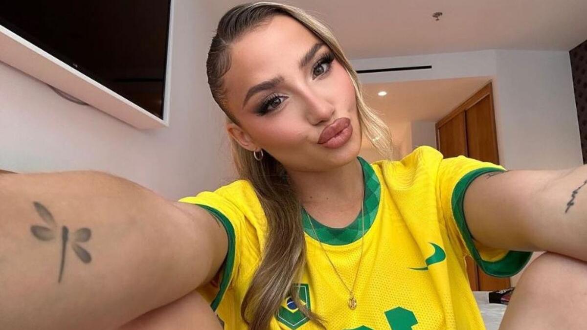 Sofía Surfers con la camiseta del jugador brasileño con el que se la relaciona