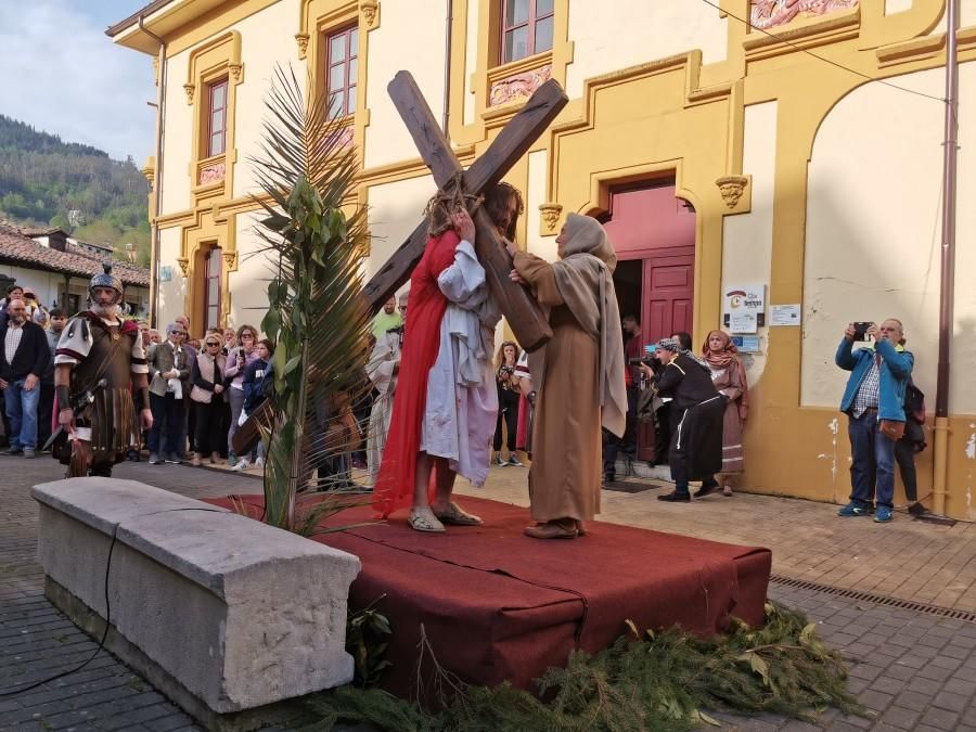 Vía Crucis viviente en Infiesto (Piloña)