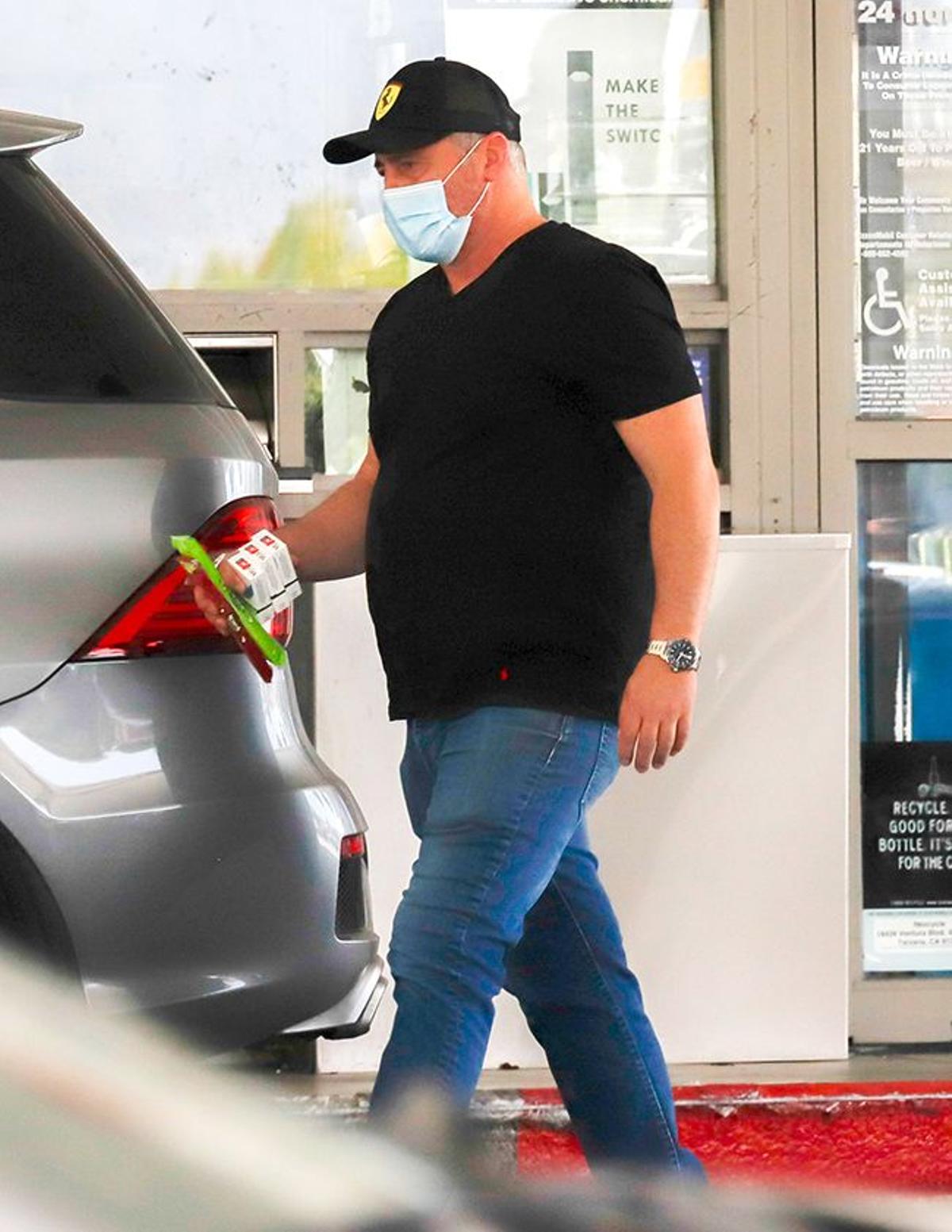 Matt LeBlanc comprando tabaco en Los Angeles