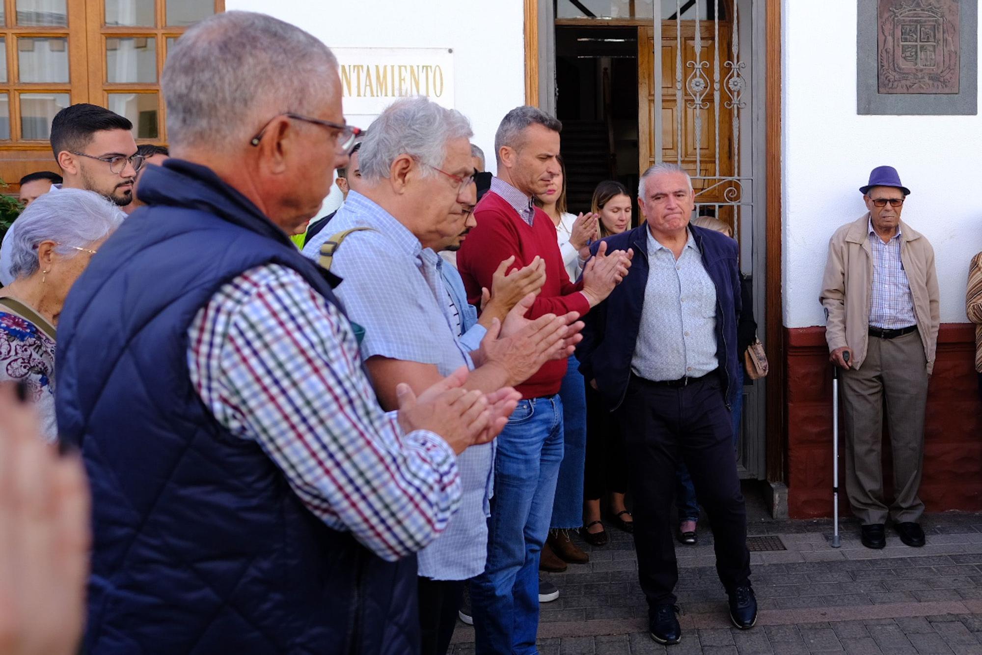 Minuto de silencio y último adiós a la mujer asesinada en La Aldea