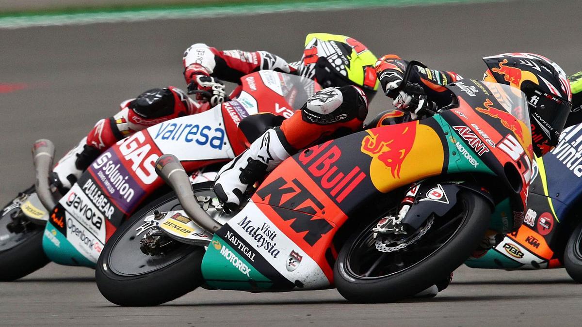 El murciano Pedro Acosta, ayer, durante un momento de la carrera de Moto3 disputada en Silverstone