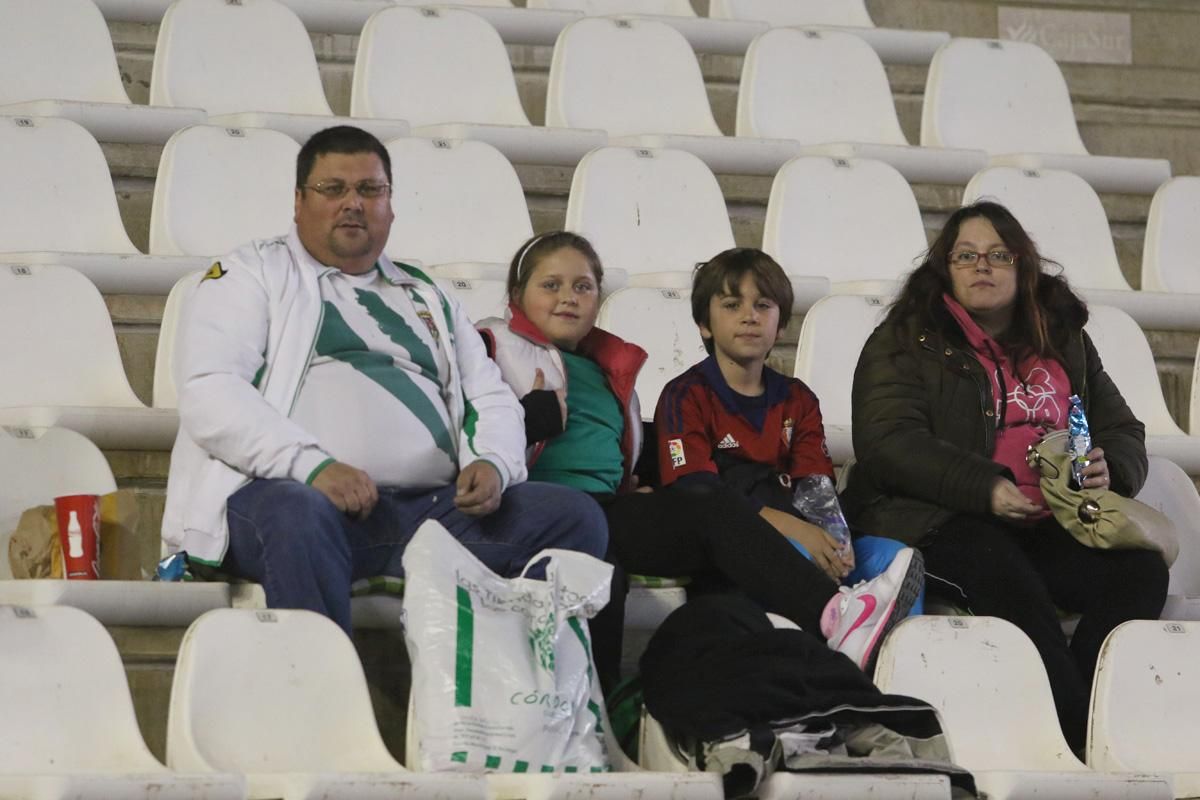 FOTOGALERÍA // El ambiente de la grada en el Córdoba-Osasuna