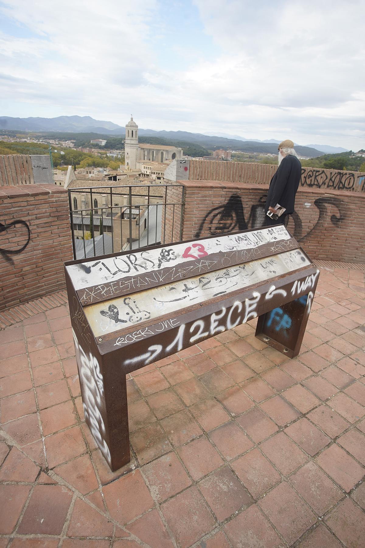 Les torres de la muralla de Girona, farcides de pintades Les torres de la muralla de Girona, farcides de pintades