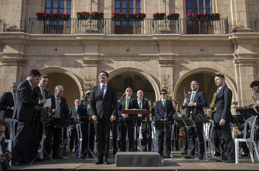 Avtos del Día de Constitución en la plaza María Agustina y plaza Mayor de Castelló