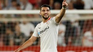 Rafa Mir, celebrando un gol con el Sevilla