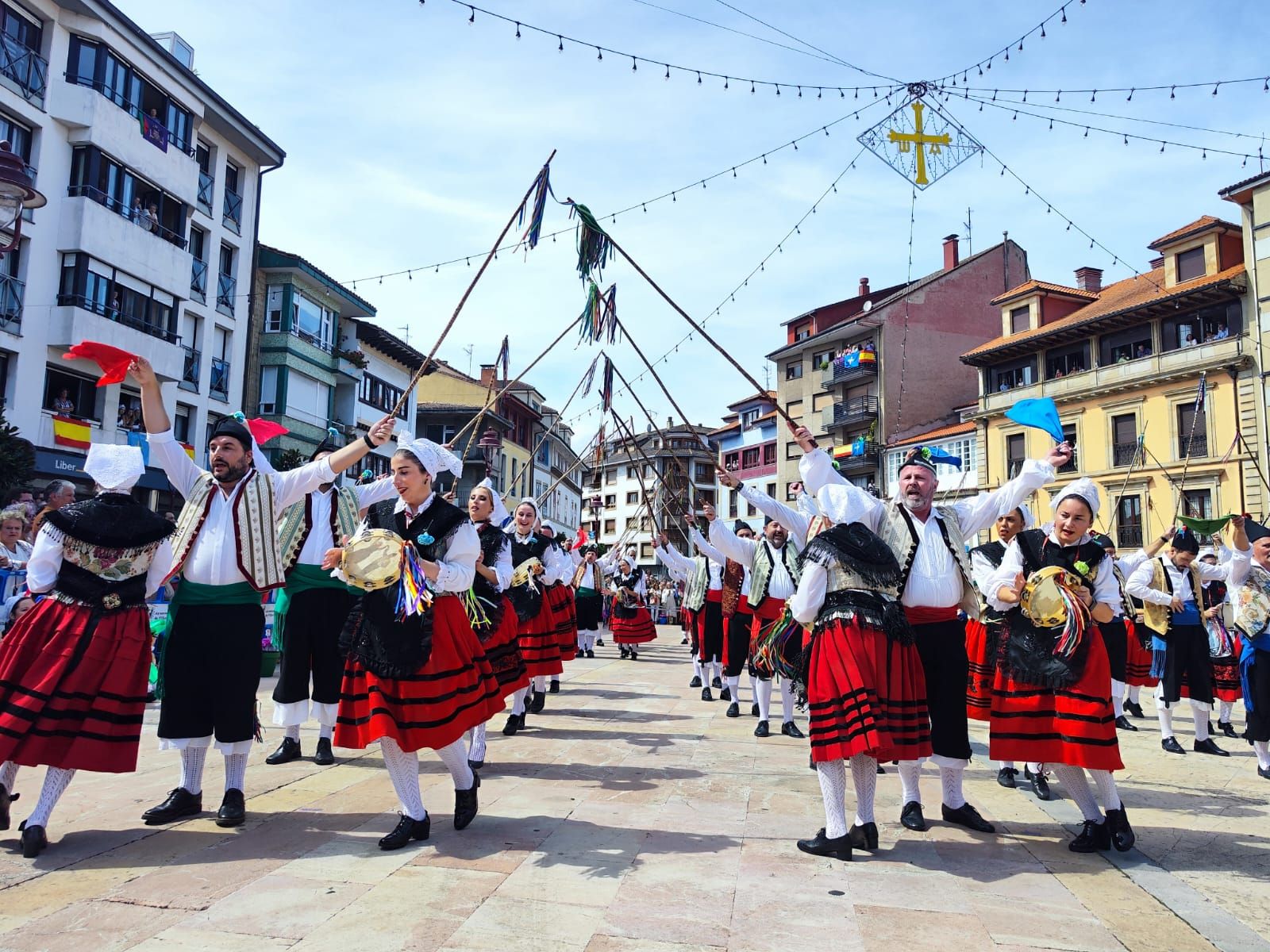 Villaviciosa vibra con la Portalina y la danza del Portal